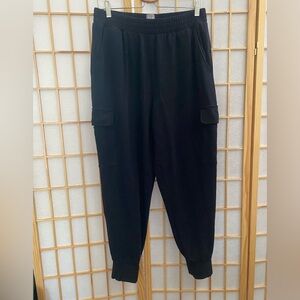 GAP Women’s Cargo Joggers with Side Pockets